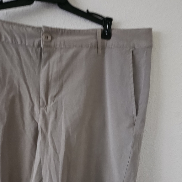 Swiss Tech Men's Active Wear Short Pants Size 36. - Picture 3 of 15